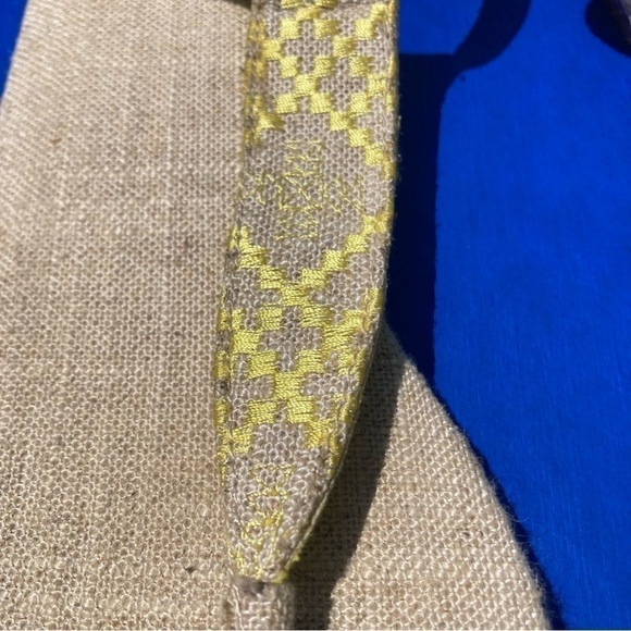 Toms yellow patterned thong sandals, size 10W - Picture 9 of 10
